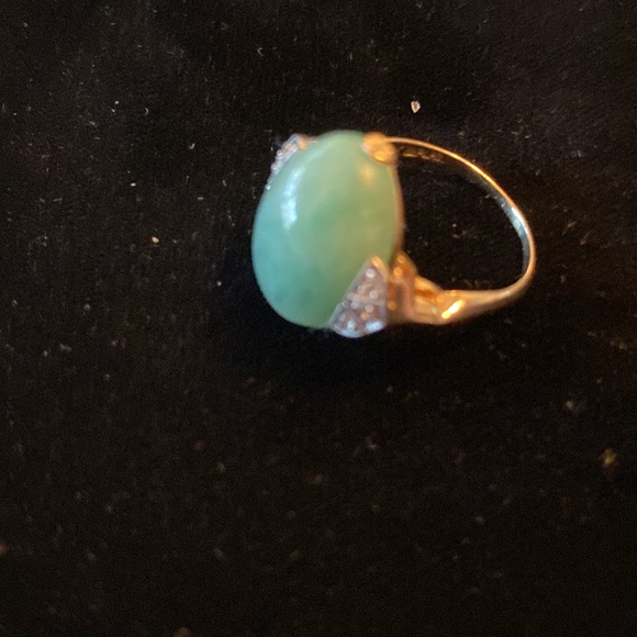 Fourteen Karat Jade Ring - Picture 3 of 5